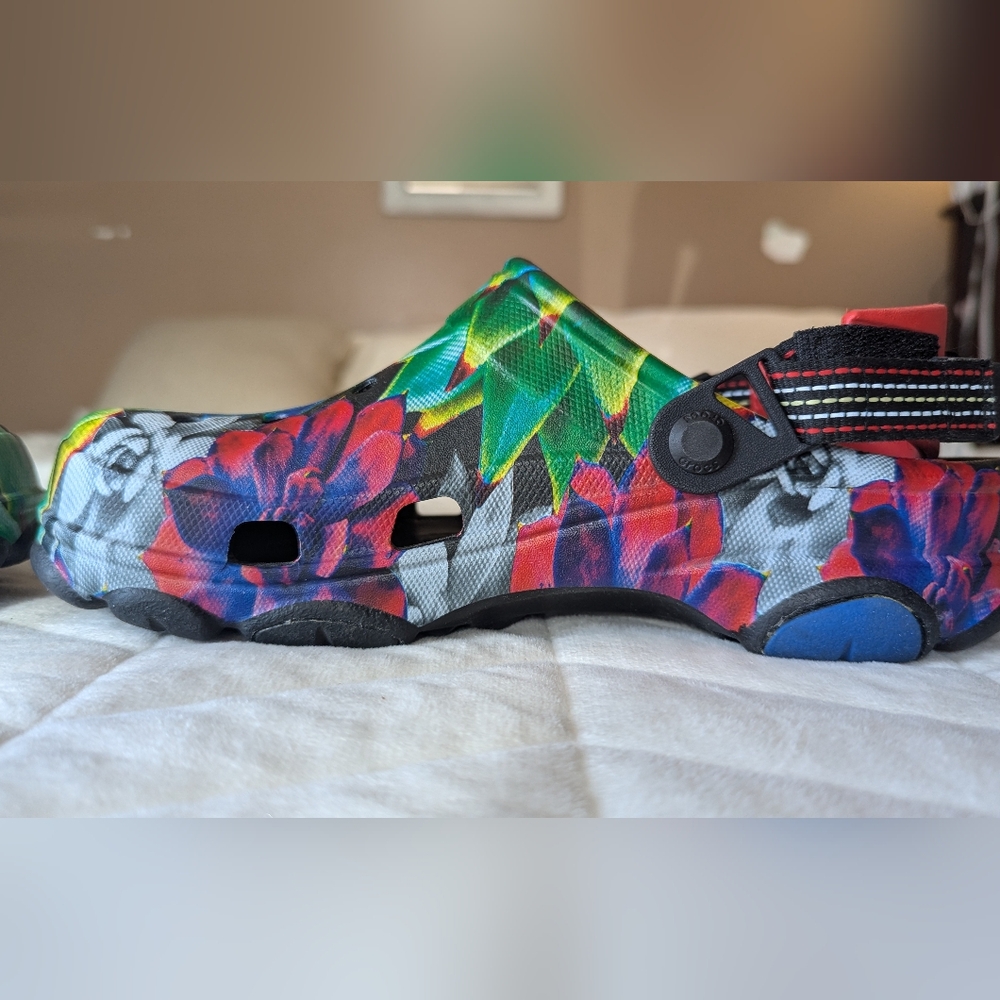 CROCS Black and Green Slippers with Mosaic Design - Picture 7 of 13